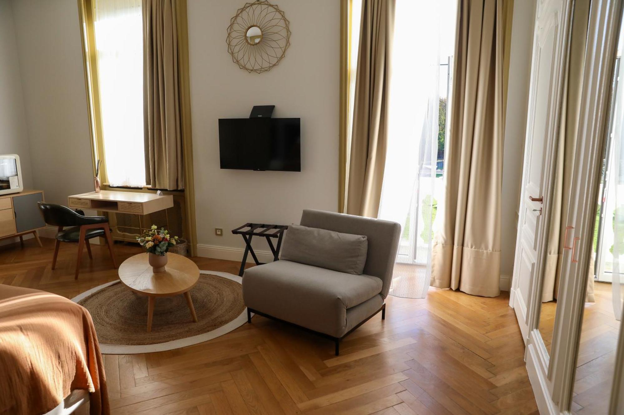 Sequoias Golf & Ressort Hotel Ruy-Montceau Екстериор снимка