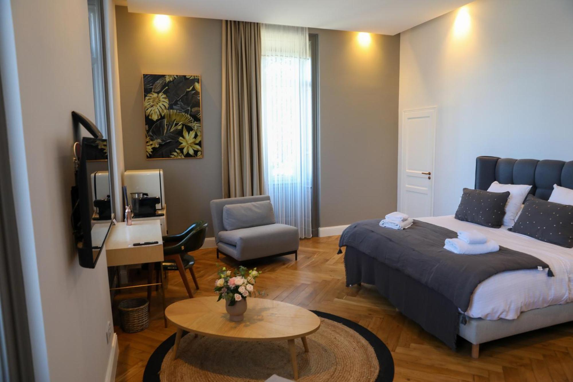 Sequoias Golf & Ressort Hotel Ruy-Montceau Екстериор снимка