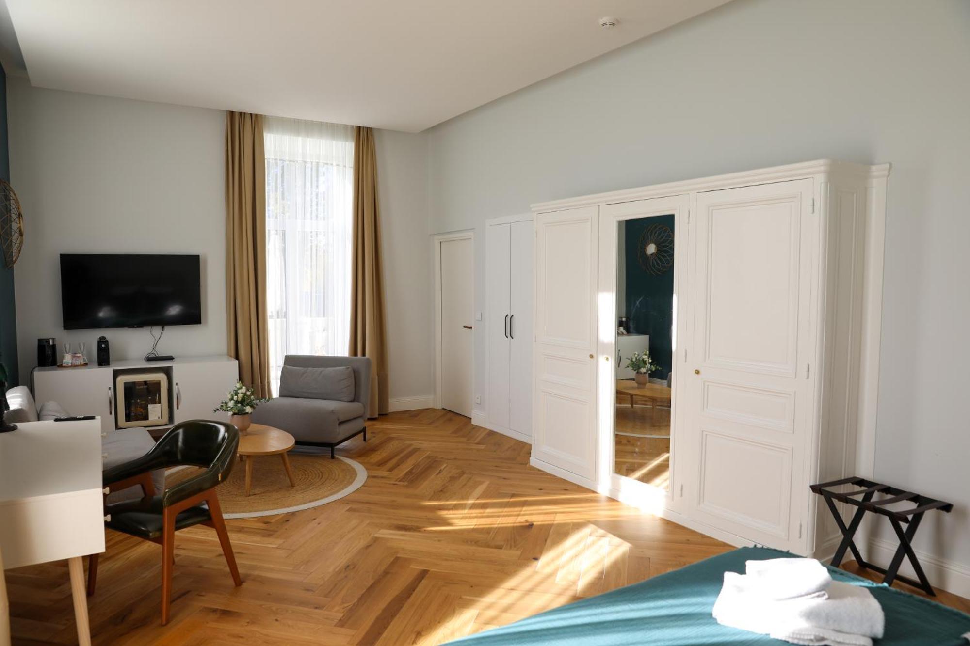 Sequoias Golf & Ressort Hotel Ruy-Montceau Екстериор снимка