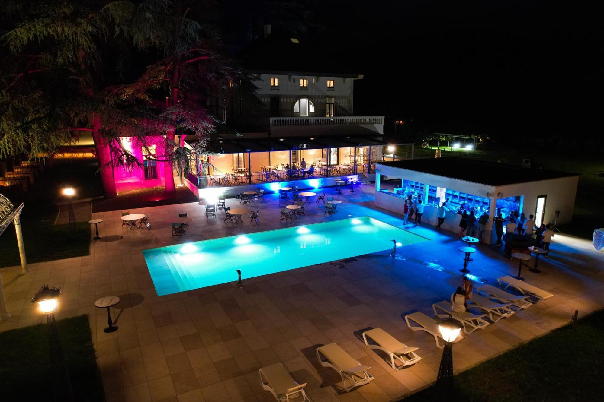 Sequoias Golf & Ressort Hotel Ruy-Montceau Екстериор снимка