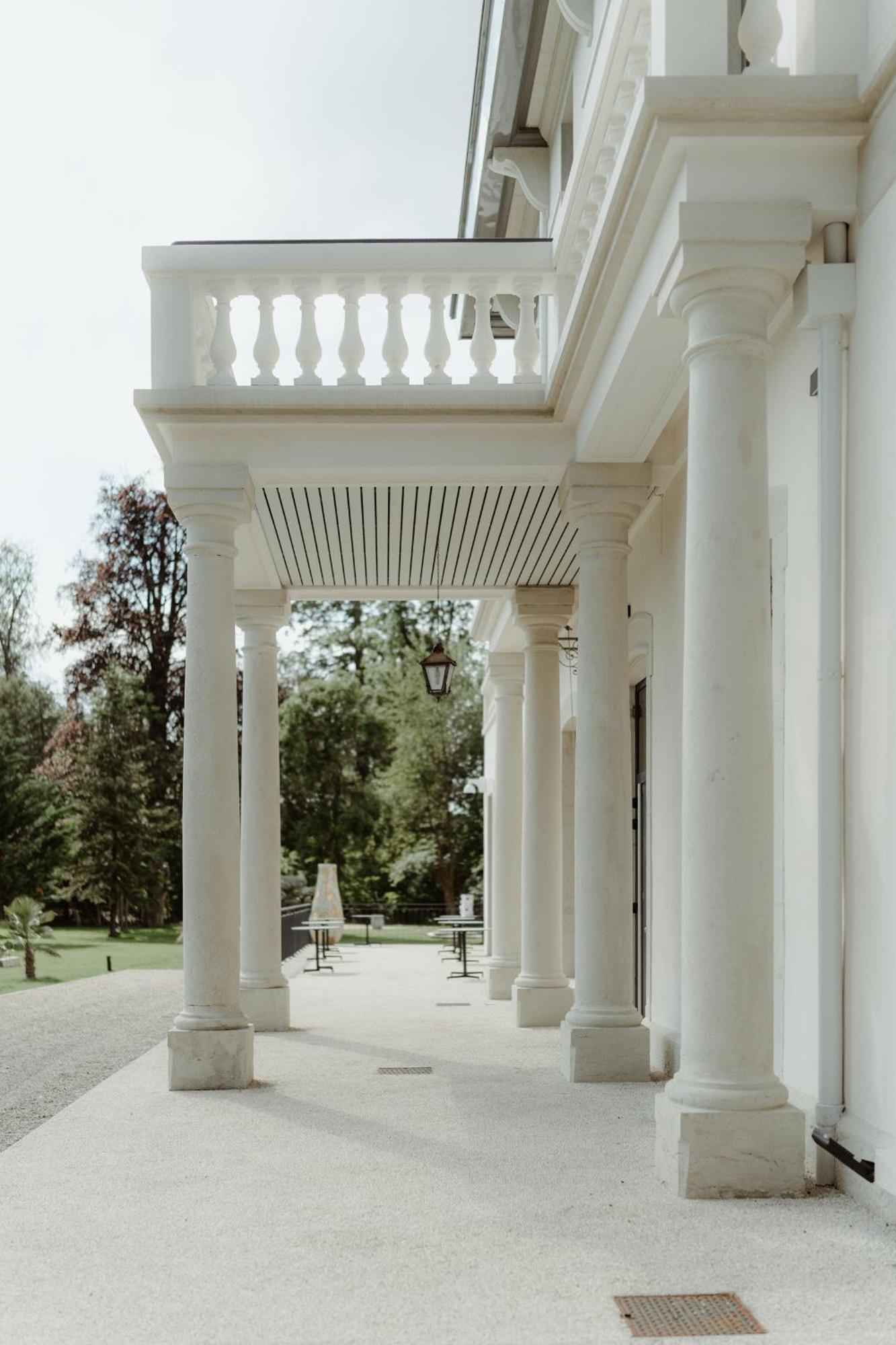 Sequoias Golf & Ressort Hotel Ruy-Montceau Екстериор снимка