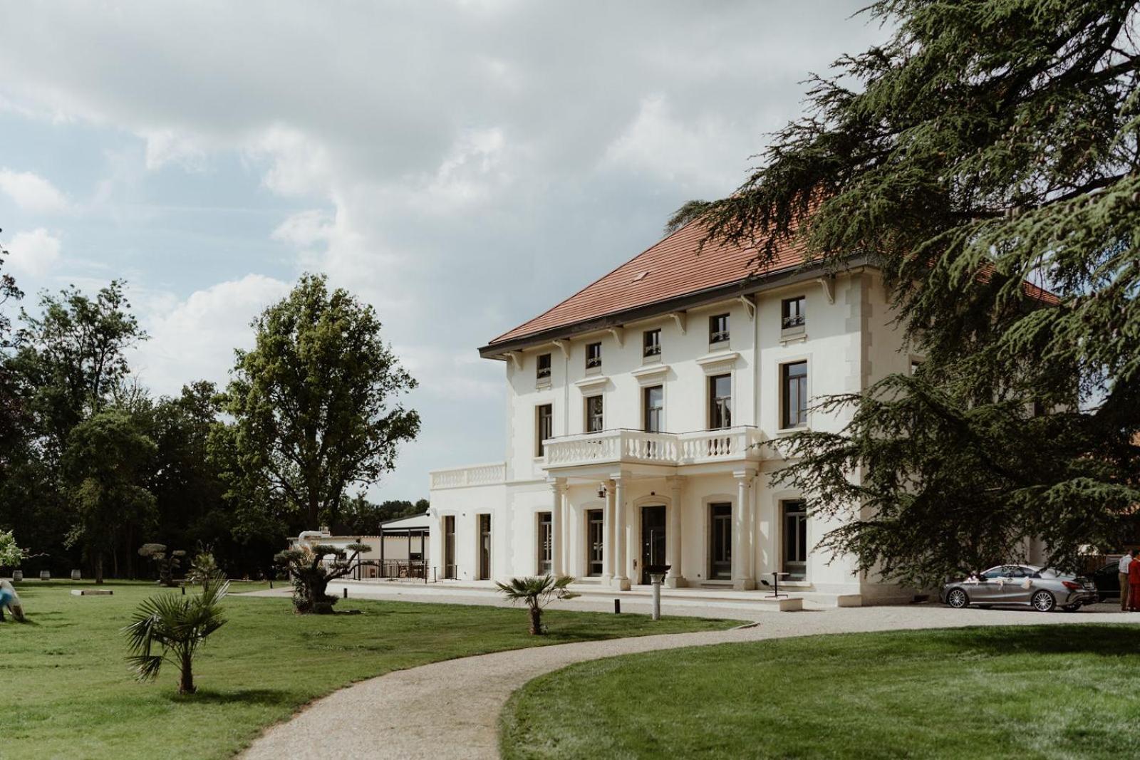 Sequoias Golf & Ressort Hotel Ruy-Montceau Екстериор снимка