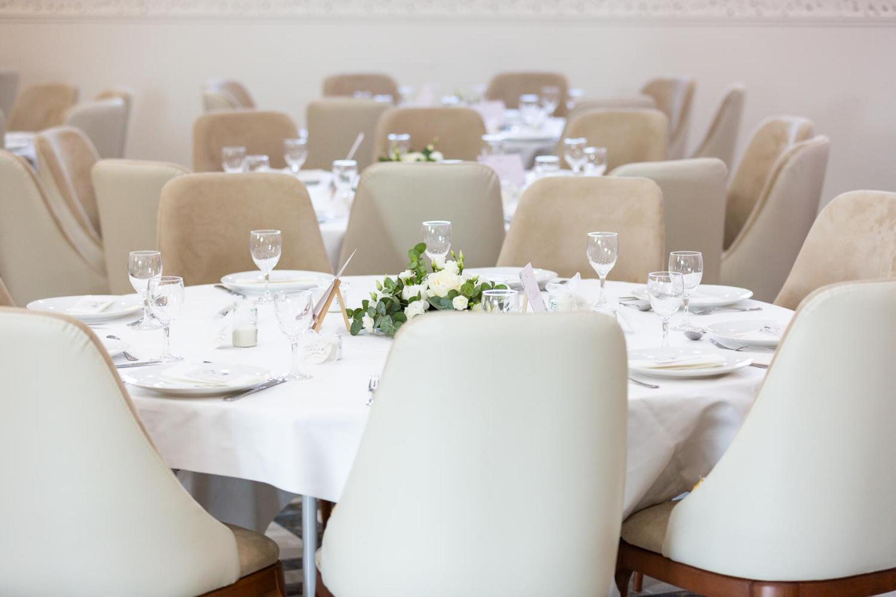 Sequoias Golf & Ressort Hotel Ruy-Montceau Екстериор снимка
