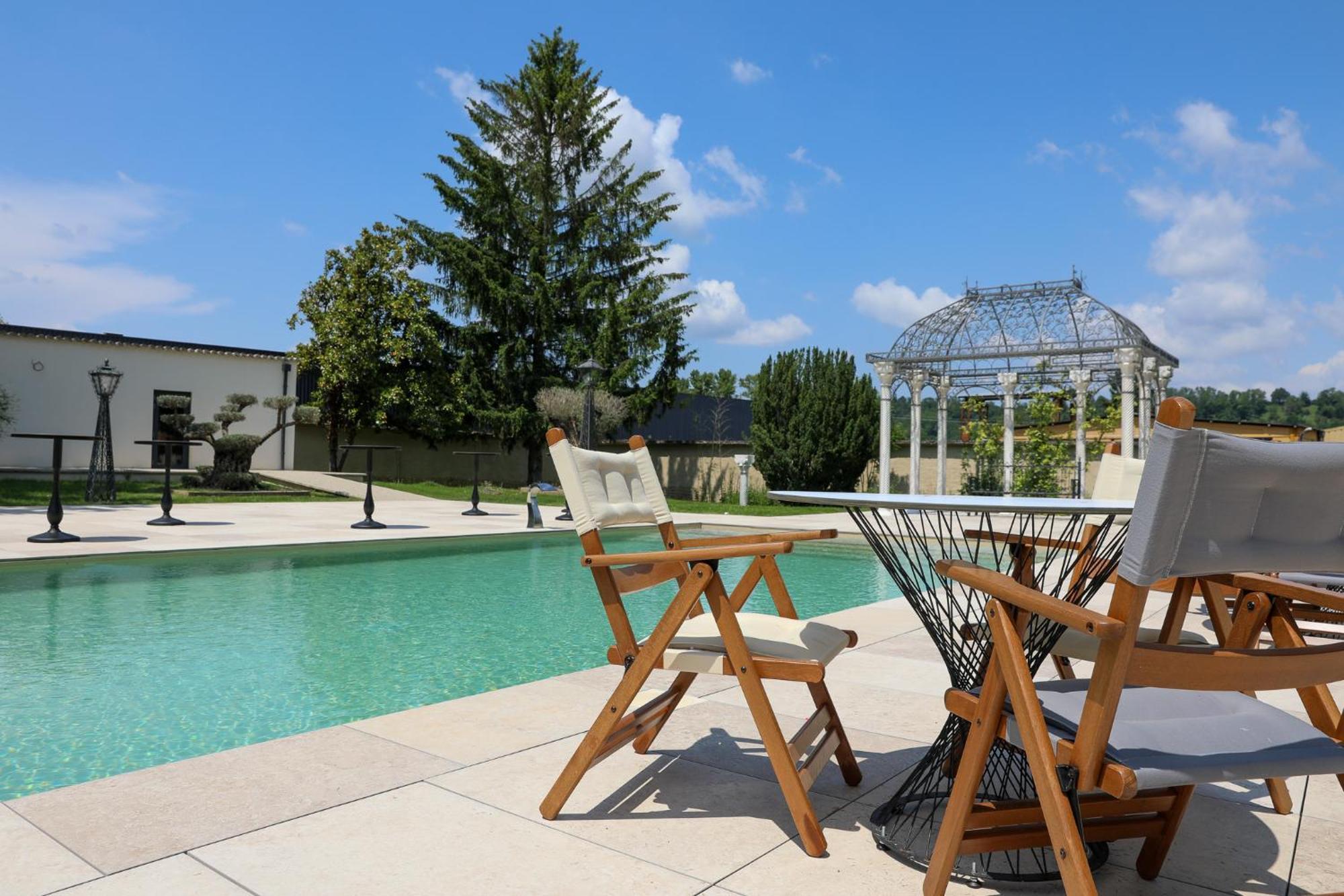 Sequoias Golf & Ressort Hotel Ruy-Montceau Екстериор снимка